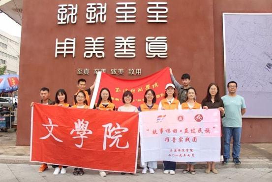 李文全随拍：过年啦，就要像灯笼一样牵着